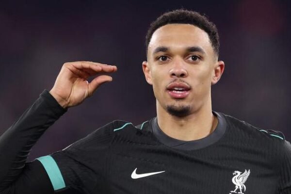 Arne Slot defends Alexander-Arnold after criticism