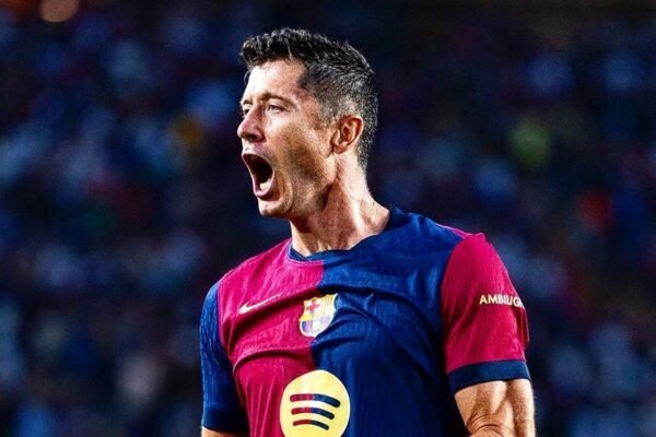 New details.. A call from Sir Alex Ferguson almost changed Robert Lewandowski's fate