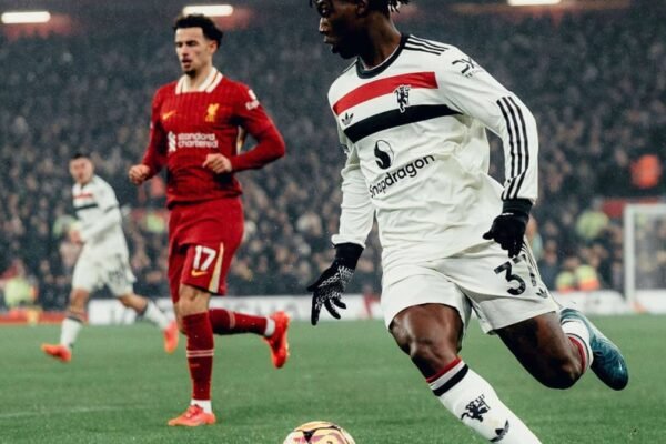 The secret behind United's superiority over Liverpool in the midfield battle with fewer players